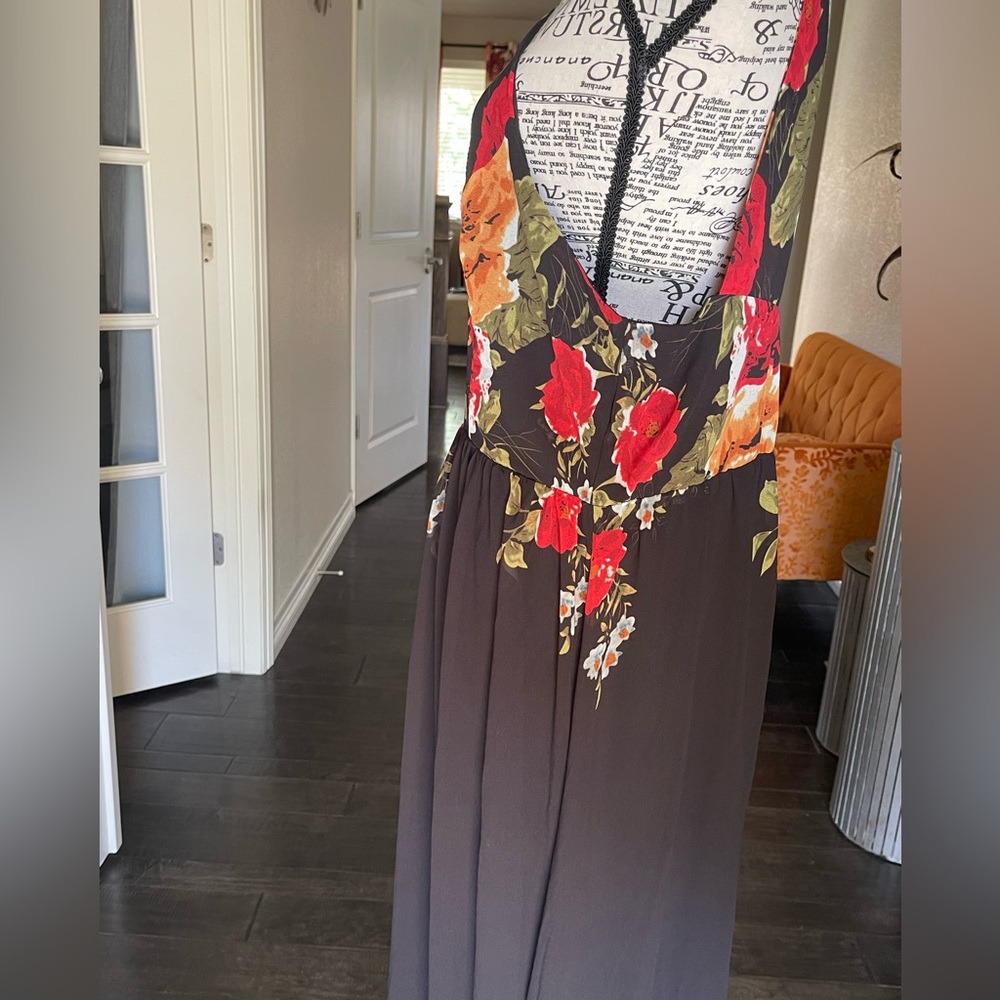 ❗️PRICE DROP❗️XL Black with flowers maxi halter style dress - Picture 5 of 10